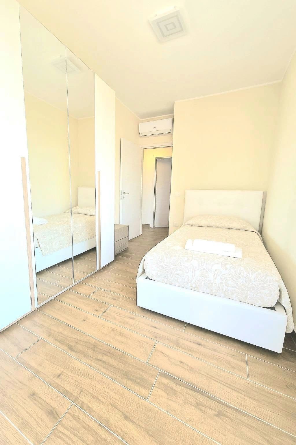 Camera Singola - Casa Vacanze Orchidea, Quartu Sant'Elena, vicino alla spiaggia di Poetto, Sardegna